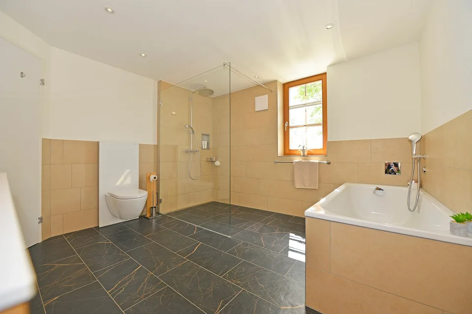Einfamilienhausgefühl auf zwei Etagen – Ihr eigenes Zuhause mit Garten und Weitblick in Widen – Foto 9 von 13