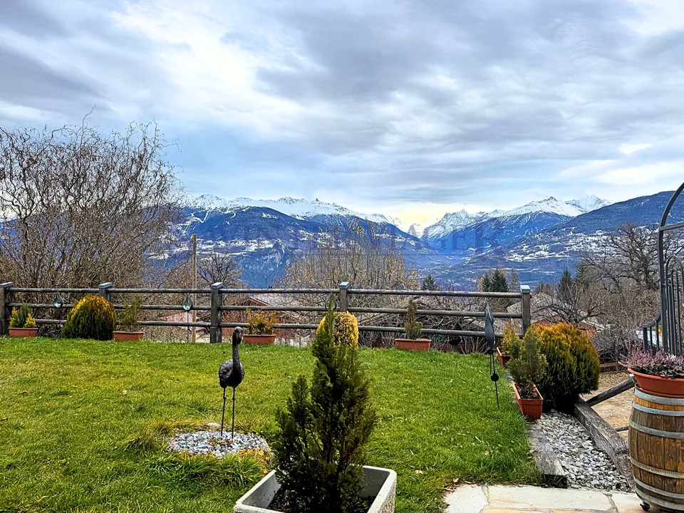 Savièse, Chalet rustique avec une magnifique vue - Viager occupé