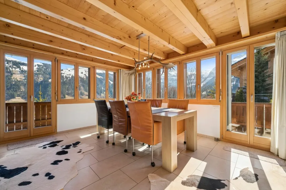Chalet elegante con vista mozzafiato e contingente di seconda casa