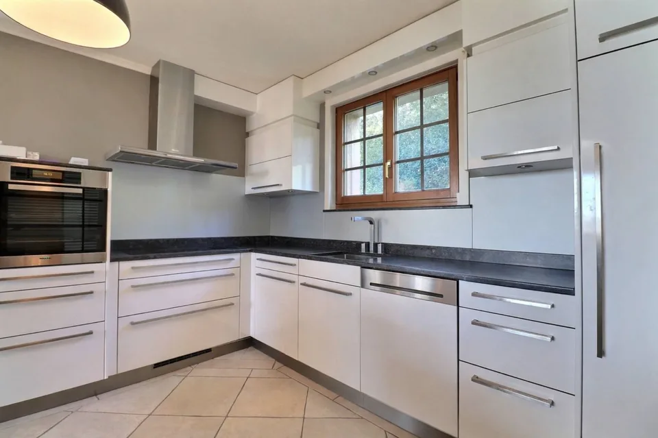 Villa familiare di 7,5 locali a sud del villaggio