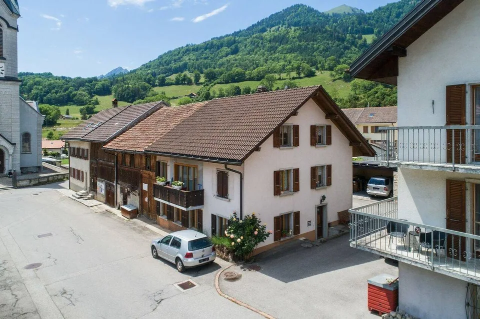 Immeuble de deux logements avec potentiel de développement