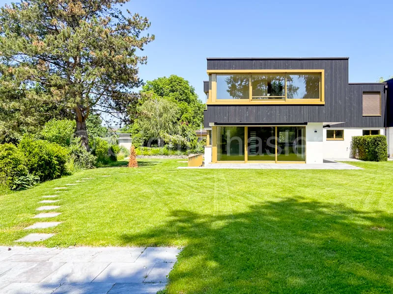 Ambiente di vita esclusivo direttamente sul Reno - Proprietà con design interno moderno e di alta qualità