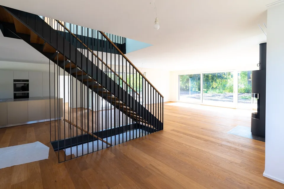 Ambiente di vita esclusivo direttamente sul Reno - Proprietà con design interno moderno e di alta qualità