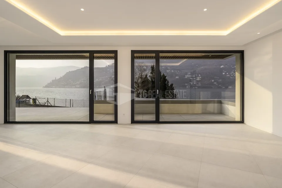 Moderne Villa mit Seeblick