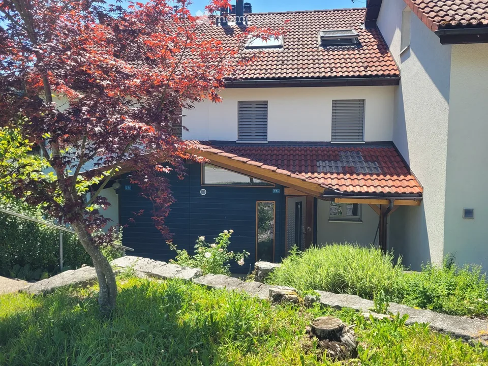 Modernes Reihen-Einfamilienhaus mit Garten