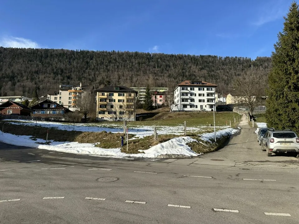 St-Imier, società immobiliare in vendita con terreno edificabile e permesso