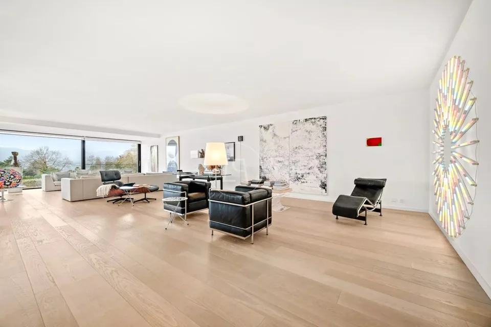 Prächtiges Duplex von 328 m2 mit Gärten und Seeblick im Herzen von Corsier