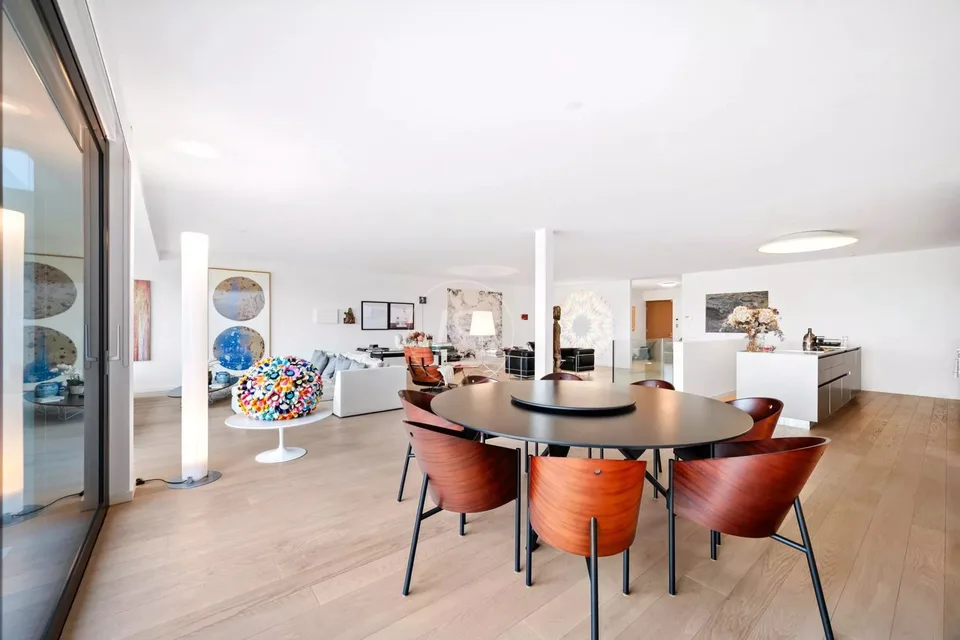 Prächtiges Duplex von 328 m2 mit Gärten und Seeblick im Herzen von Corsier