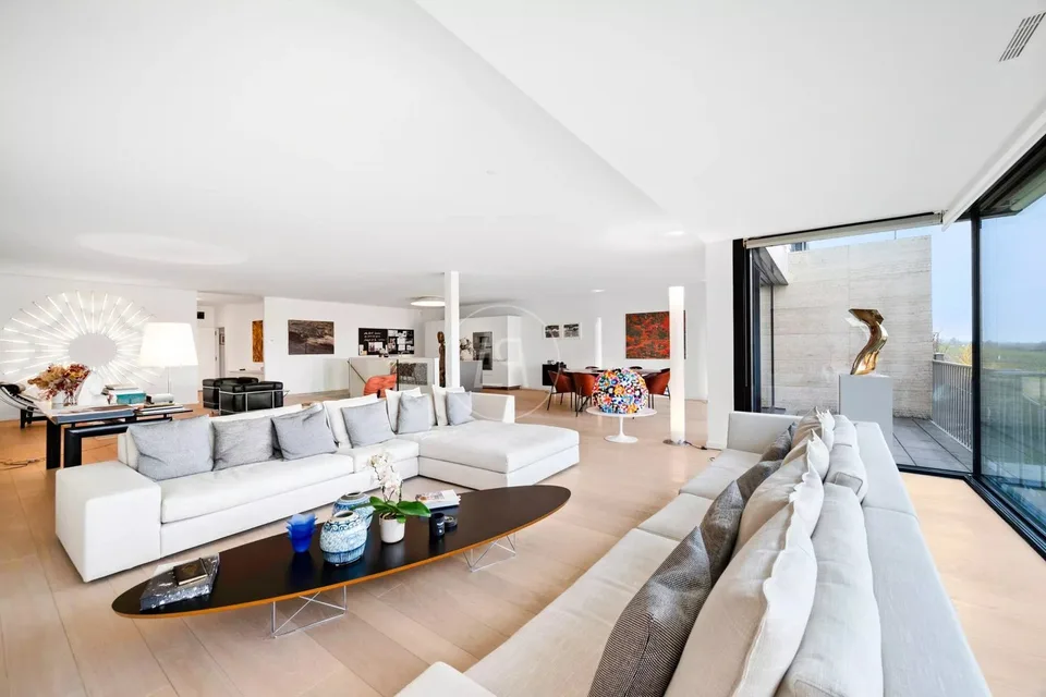 Superbe duplex de 328 m2 avec jardins et vue lac au coeur de Corsier