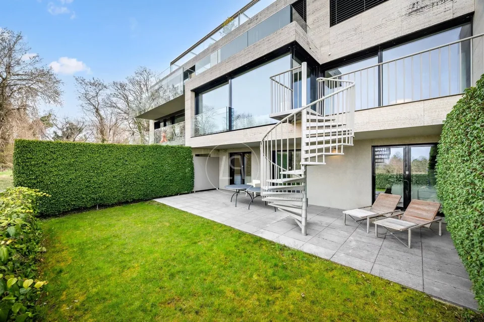 Superbe duplex de 328 m2 avec jardins et vue lac au coeur de Corsier