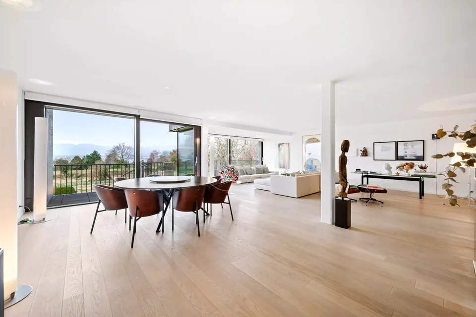 Prächtiges Duplex von 328 m2 mit Gärten und Seeblick im Herzen von Corsier