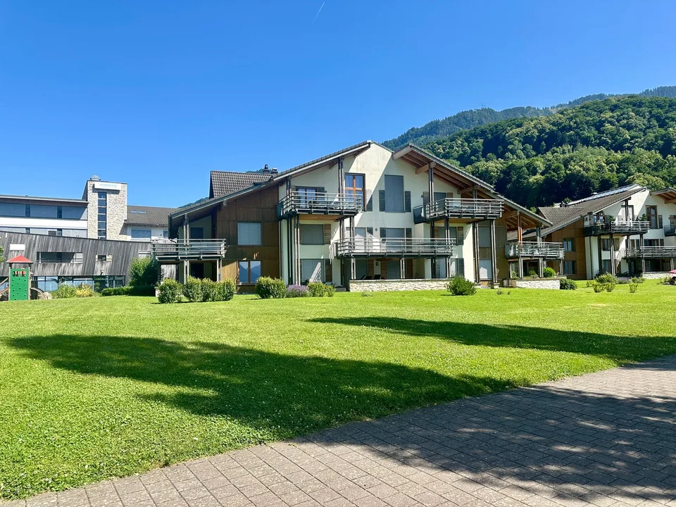 Appartamento 4,5 locali direttamente sul lago con vista panoramica - come vacanza o