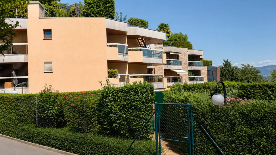 Magnifique attique de 3,5 pièces avec terrasse, rooftop privatif et vue partielle sur le lac - Aux portes de Genève