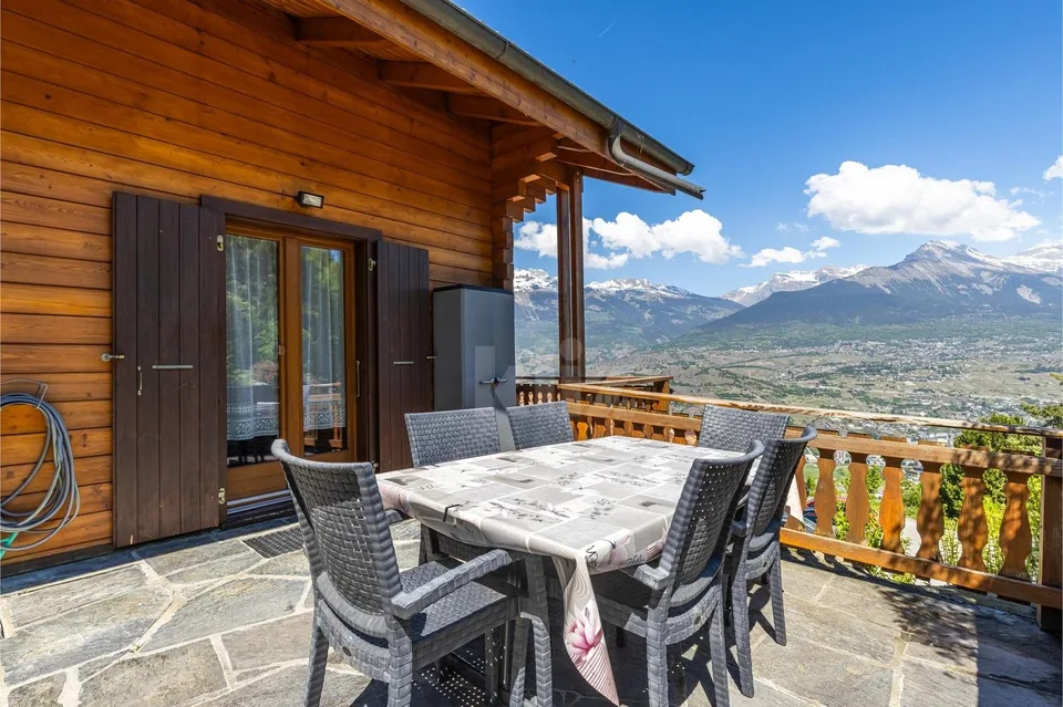 Affascinante chalet con terrazza, giardino e vista aperta