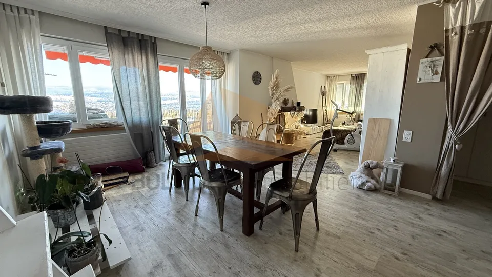 A VENDRE   Appartement de 5.5 pièces et garage en PPE