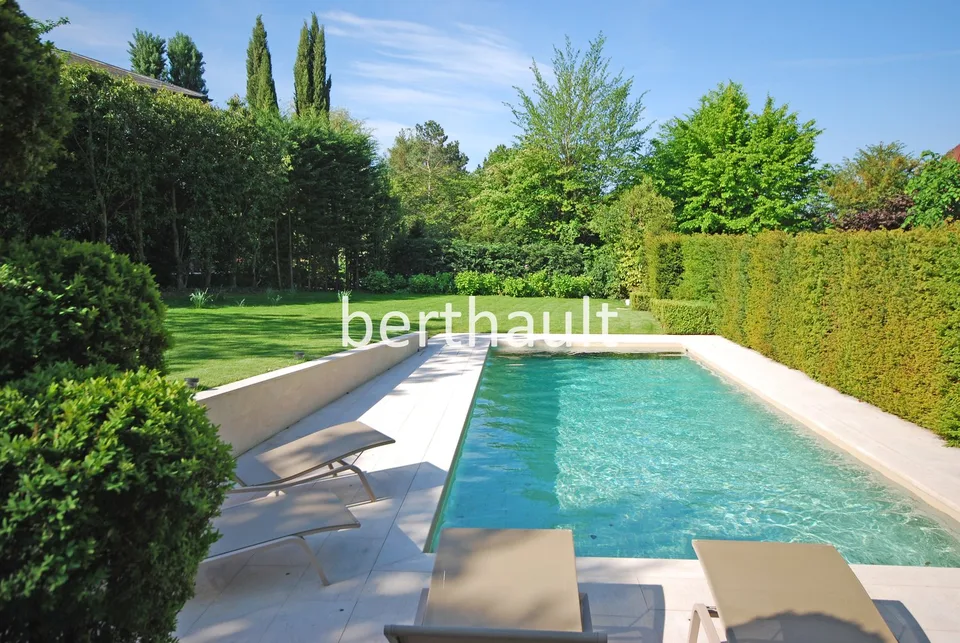 COLLONGE-BELLERIVE - EXCLUSIVITE - Magnifique villa avec piscine à proximité du lac