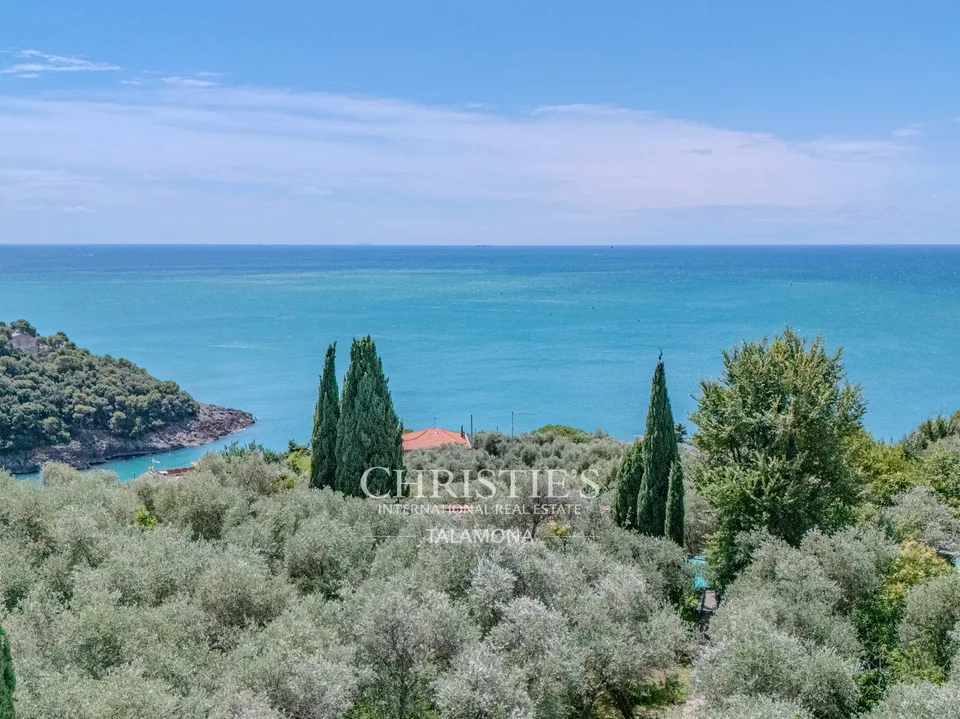 Exklusive freistehende Villa mit Pool und atemberaubendem Meerblick in Lerici, Golf der Poeten