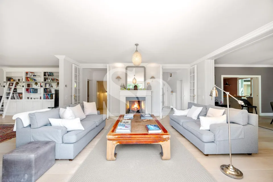 Exclusivity: Elegant Turnkey Villa in Founex