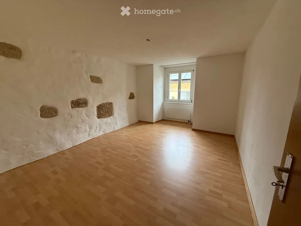 Charmante, helle und preiswerte 3 1/2 Zimmerwohnung im 2. OG (inkl. 1 PP)
