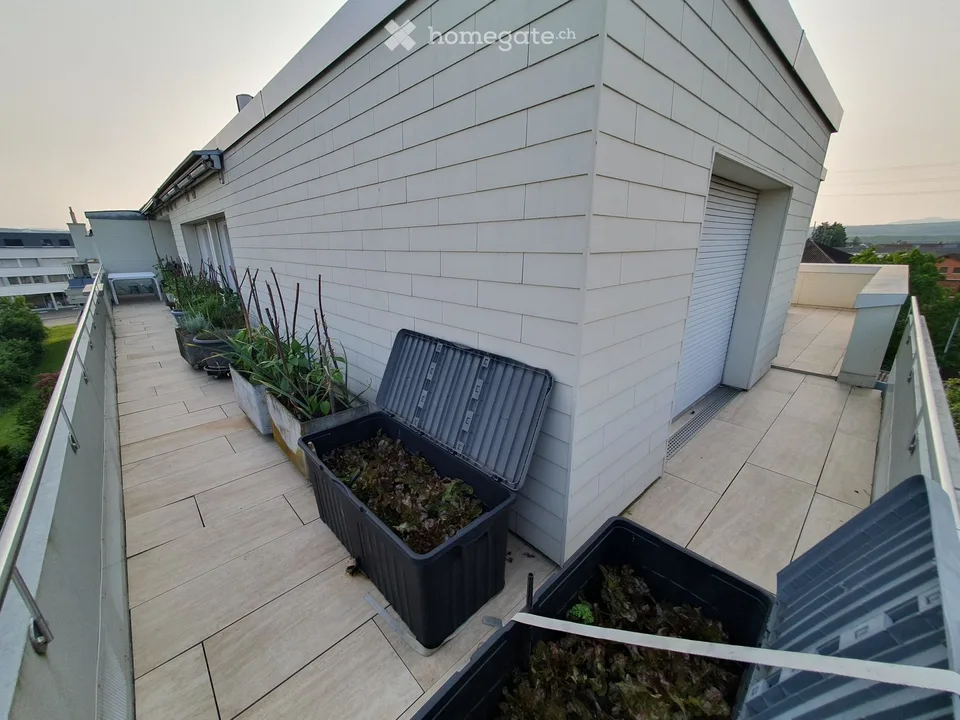Ampio appartamento mansardato di 4.5 locali con balcone e camino a Möhlin