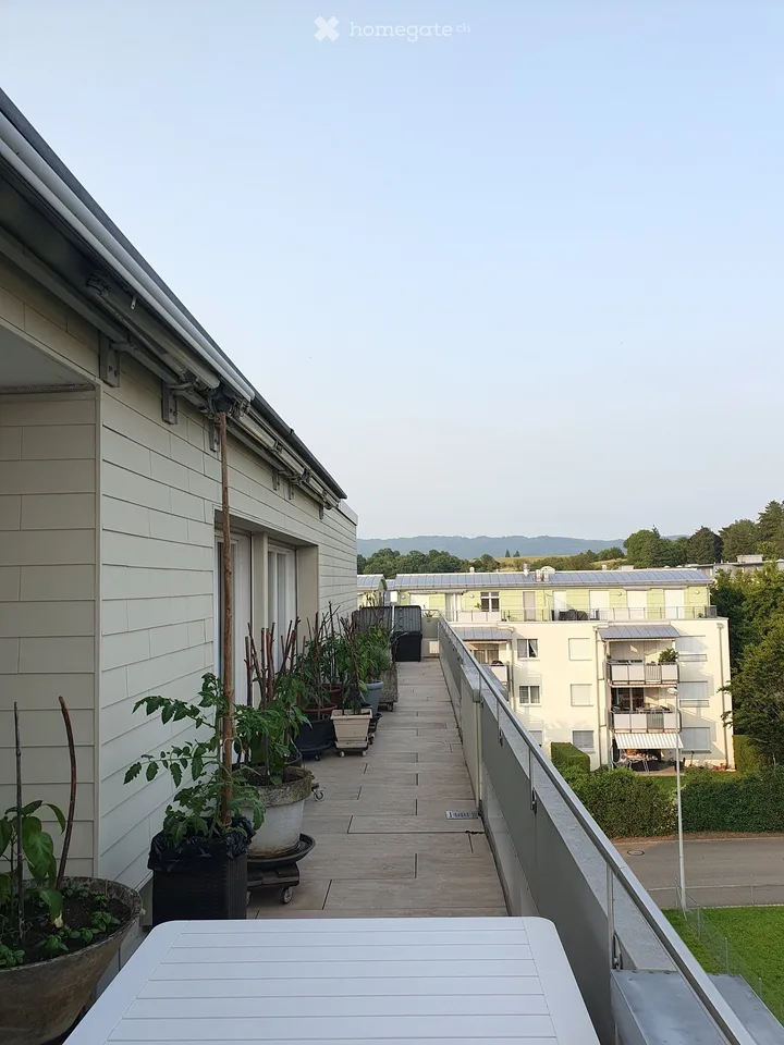 Ampio appartamento mansardato di 4.5 locali con balcone e camino a Möhlin