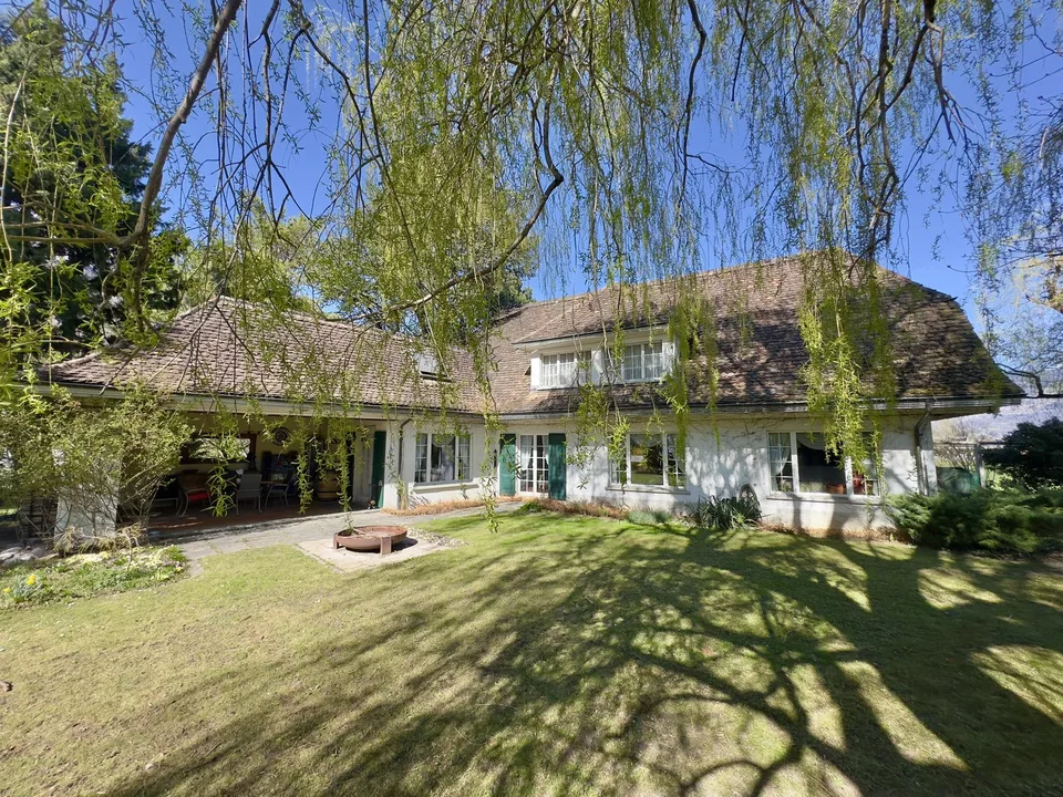 Englisches Landhaus mit grossem Grundstück & Baulandreserve