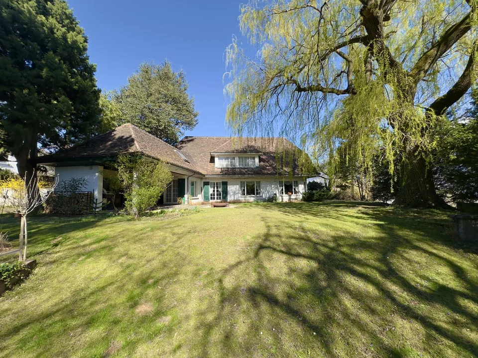 Englisches Landhaus mit grossem Grundstück & Baulandreserve