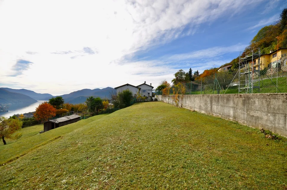 Terreno Edificabile di 1'150 mq con Vista Lago di Lugano a Vernate