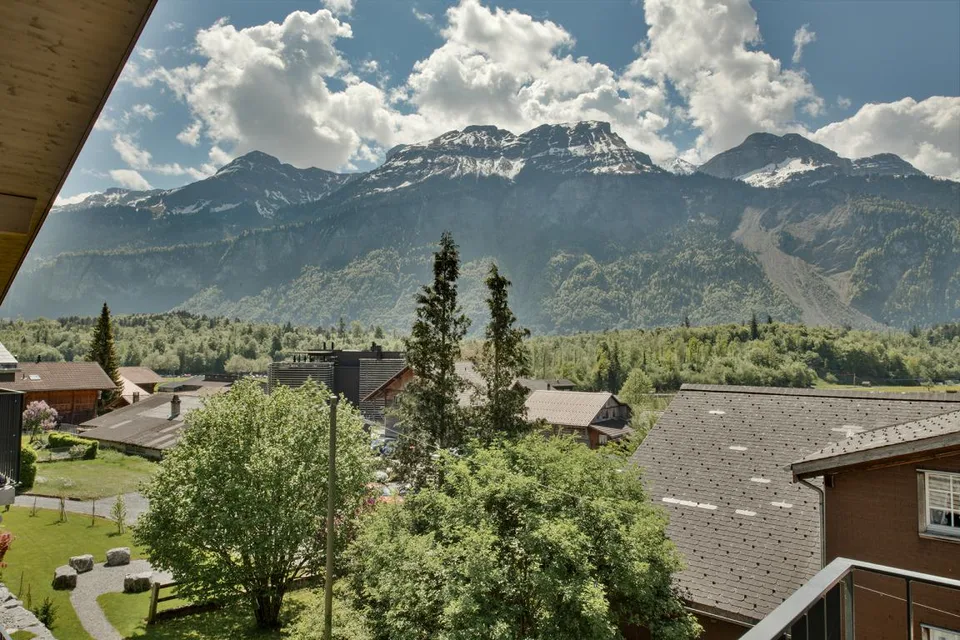 Appartement de 3,5 pièces en mansarde avec panorama montagnard