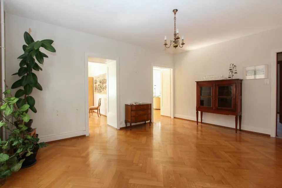 Grande appartamento di rendita in villa con giardino
