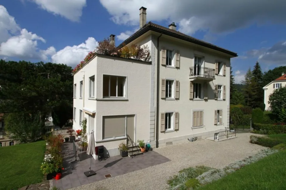 Grande appartamento di rendita in villa con giardino