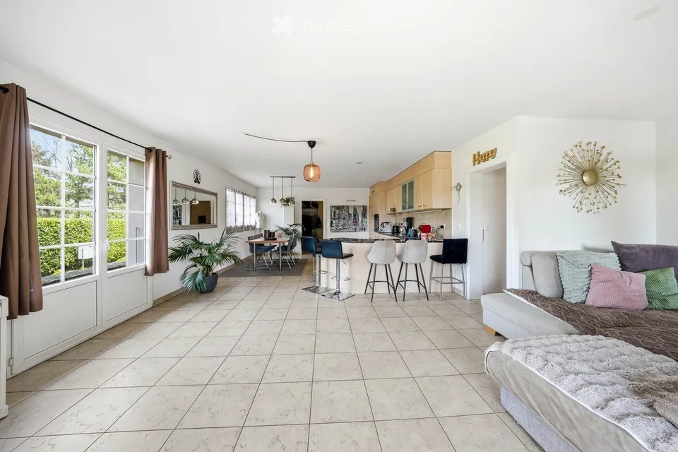 Meraviglioso appartamento di 5,5 locali a Perroy con terrazza e giardino