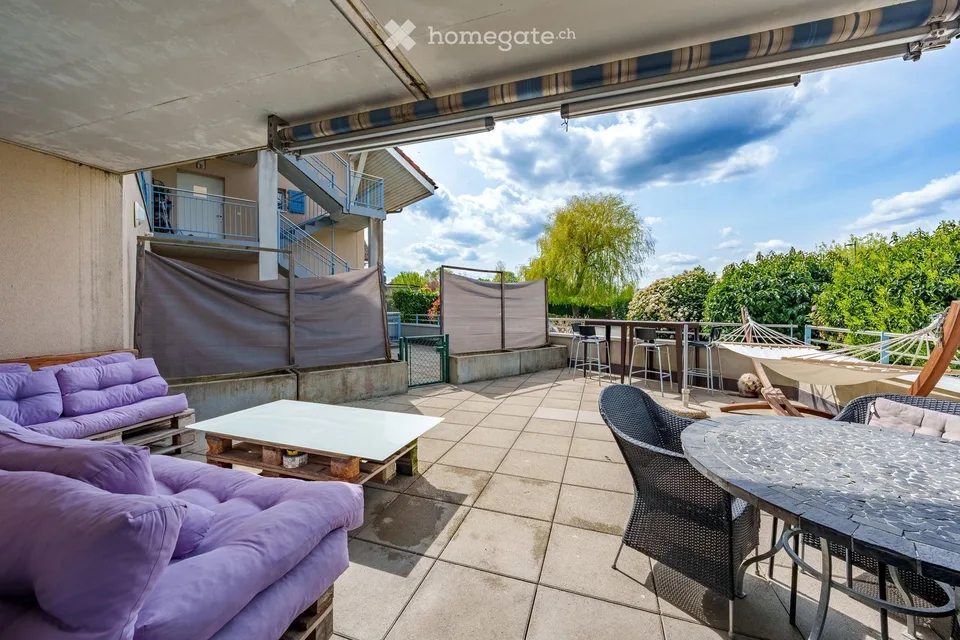 Meraviglioso appartamento di 5,5 locali a Perroy con terrazza e giardino