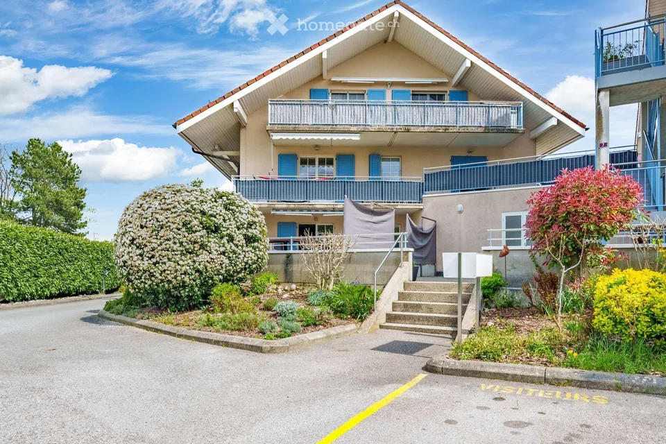 Meraviglioso appartamento di 5,5 locali a Perroy con terrazza e giardino