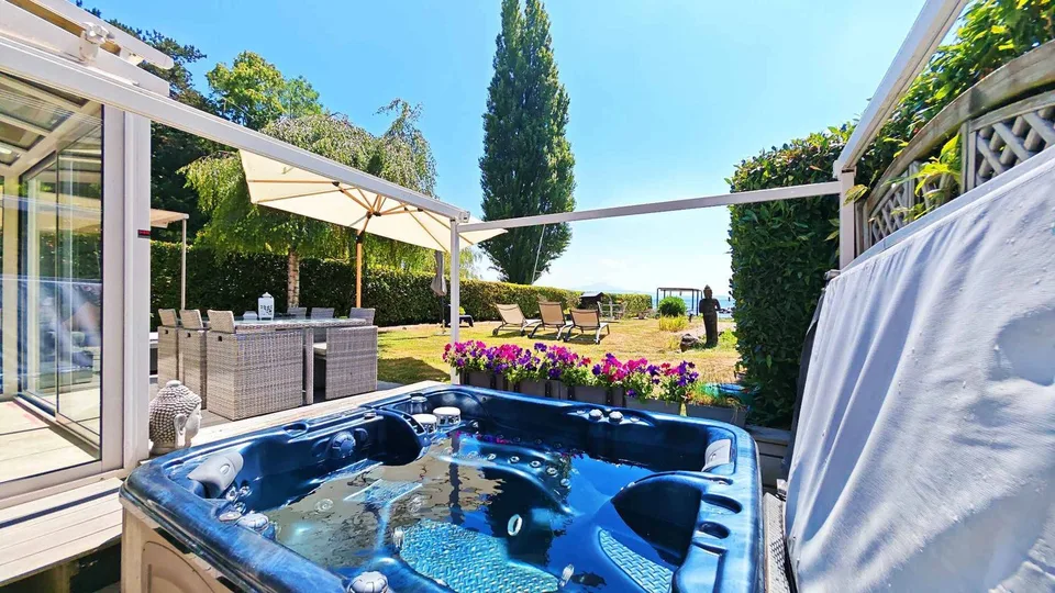 Charmanter Bungalow "pieds dans l'eau" mit 3,5 Zimmern in Allaman