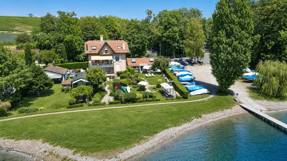 Pavillon de charme "pieds dans l'eau" de 3.5 pièces à Allaman