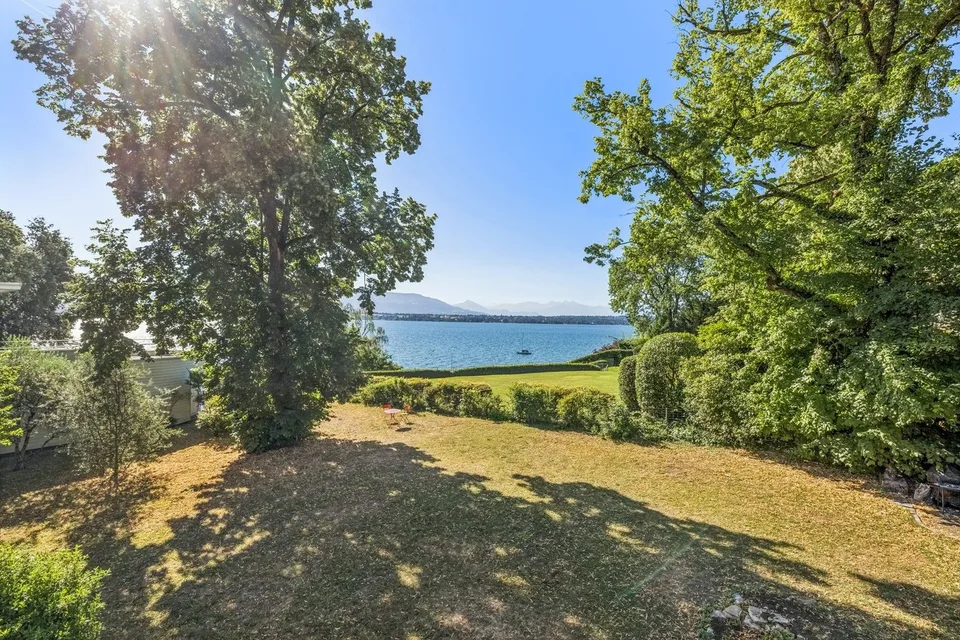 Une propriété de caractère avec vue sur le lac