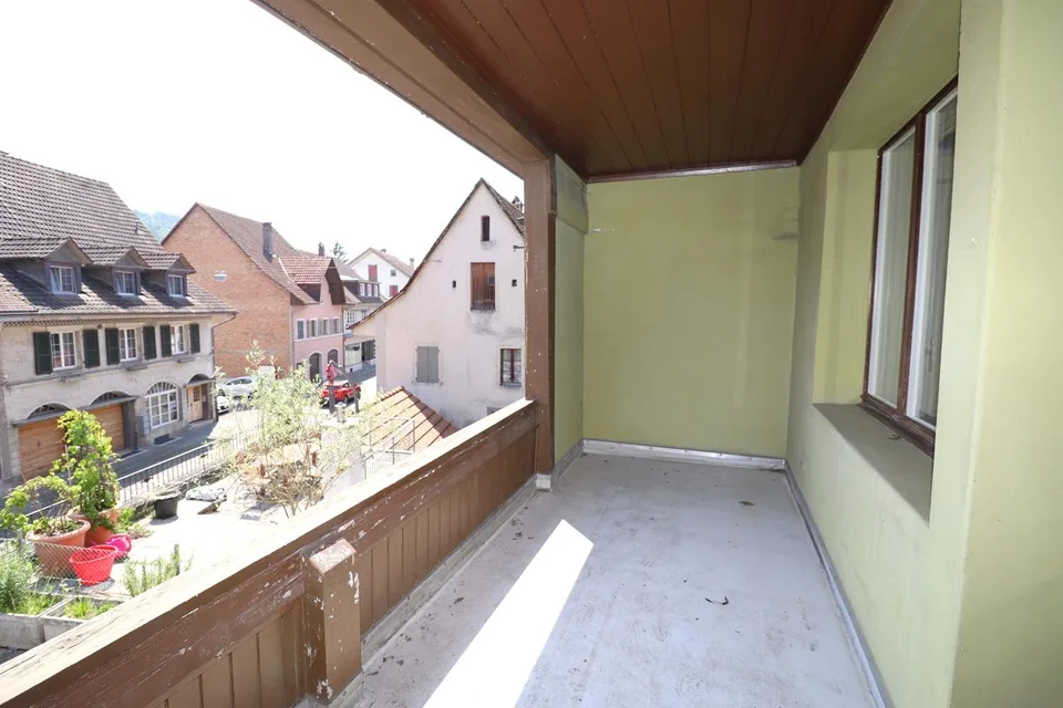 Edificio storico residenziale e commerciale nel cuore di Büren an der Aare – foto 14 di 17