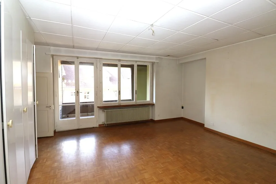 Edificio storico residenziale e commerciale nel cuore di Büren an der Aare – foto 13 di 17