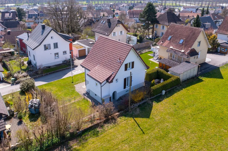 6-Zimmer-Einfamilienhaus mit Garten und Garage in Winznau