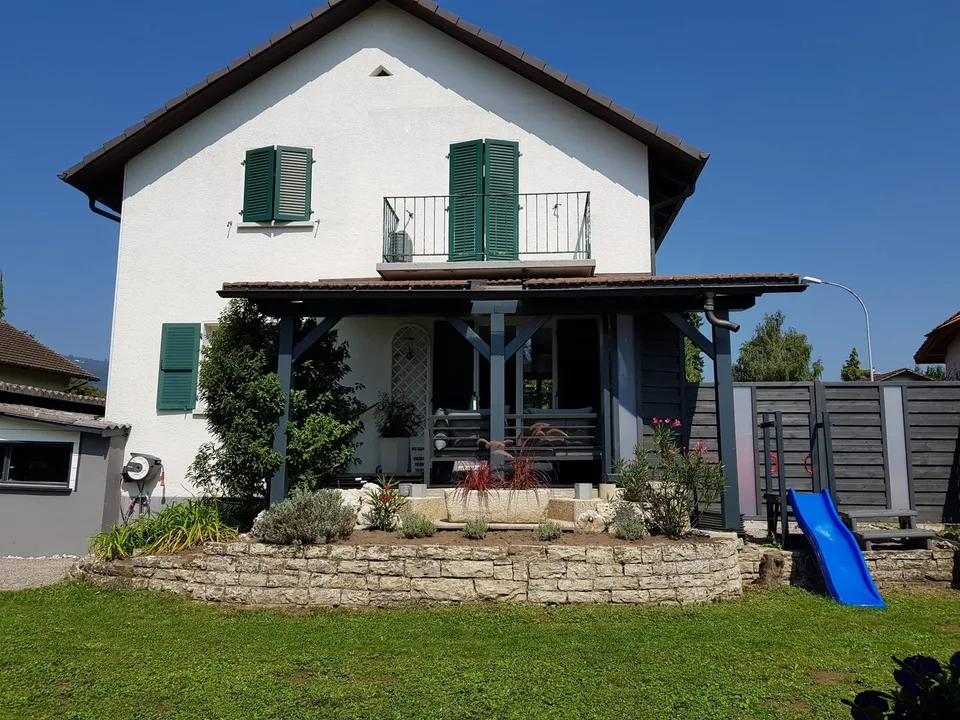 Charmantes Einfamilienhaus in Port – Idyllisches Wohnen mit Garten und Terrasse