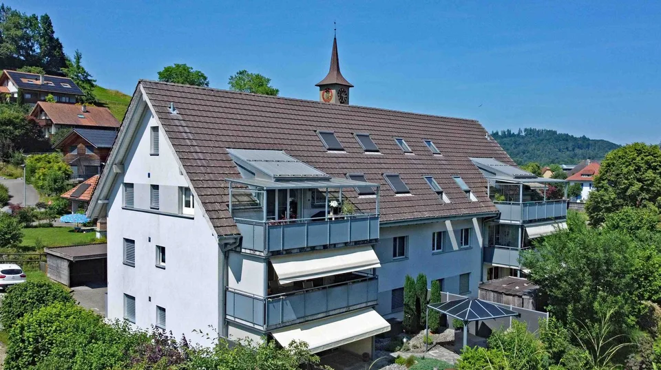 Dans le plus beau coin d'Oberburg, un appartement ultra-moderne, où de nombreuses maisons unifamiliales se dressent à l'ombre