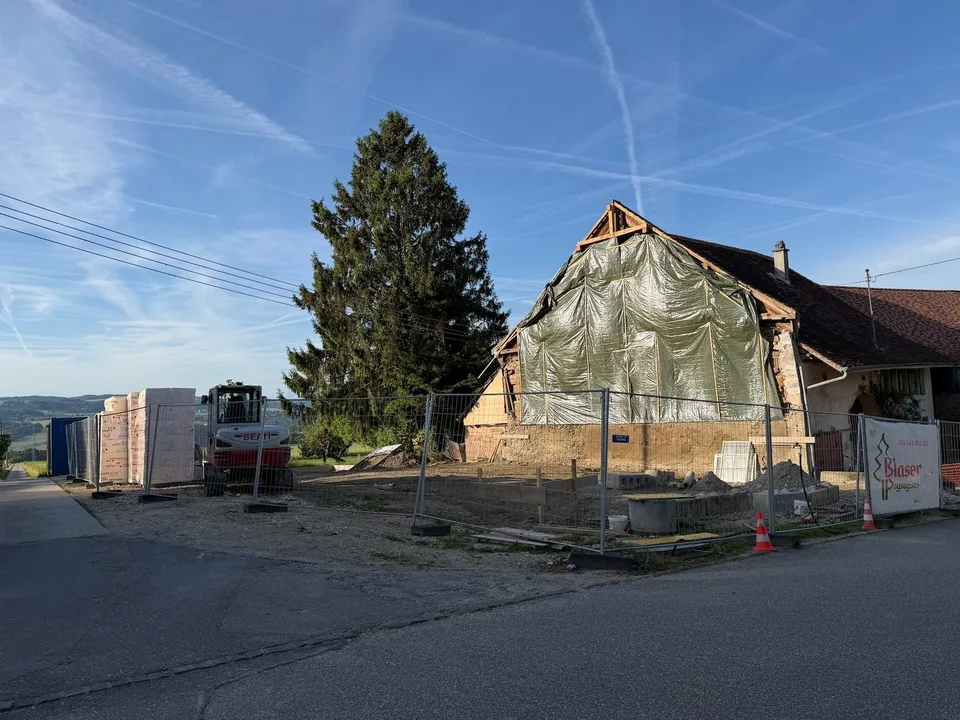 Le chantier a débuté ! Construction de 3 appartements de 4.5 et 5.5 pièces. Dès CHF 795'000.--.