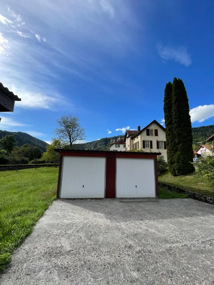 2123 St-Sulpice Sale of an old village house to renovate with large land