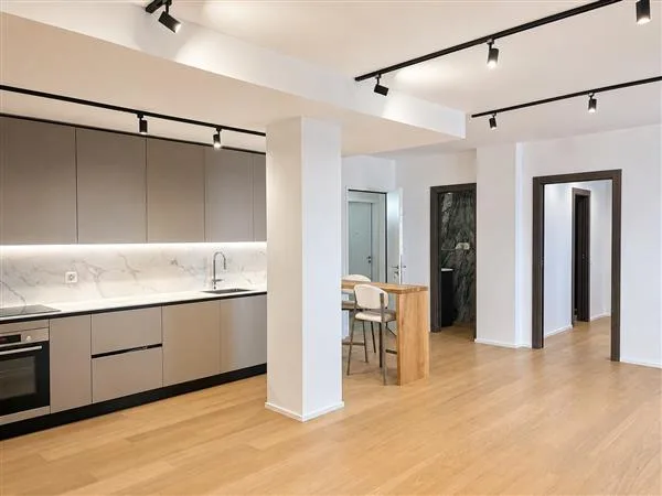 SPAZIOSO ED ELEGANTE 2.5 LOCALI RINNOVATO A CASSARATE