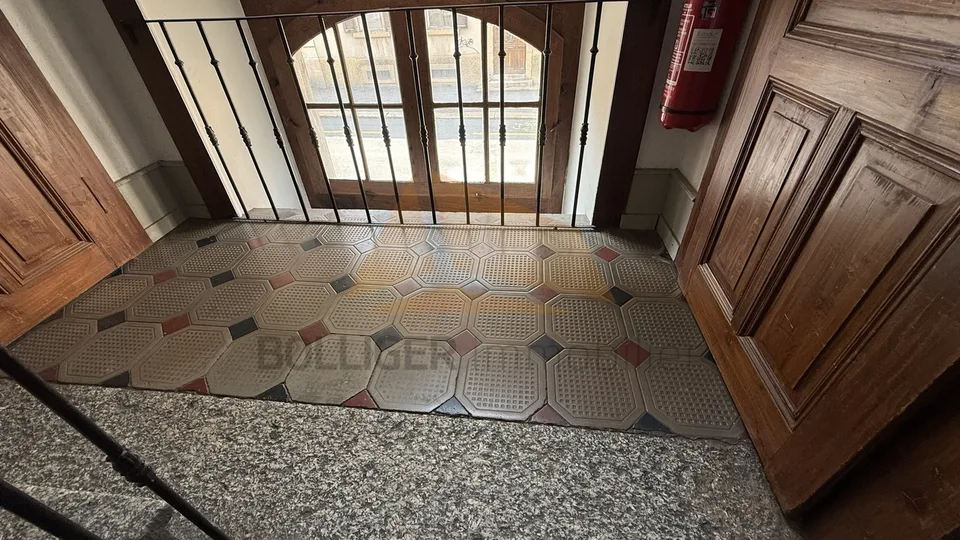Zu verkaufen Charmantes Apartment mit 2,5 Zimmern im 1. Stock