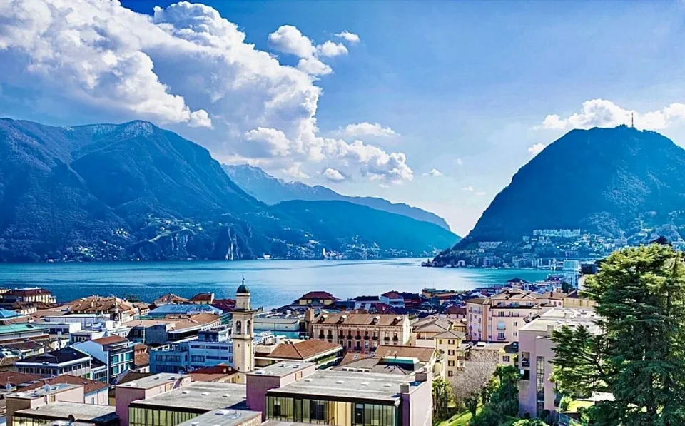 Centrale con vista lago