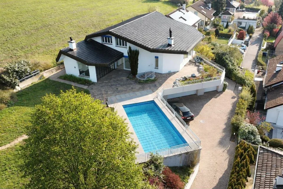 Luxuriöse Villa mit unverbaubarer Aussicht und viel Privatsphäre in Frenkendorf