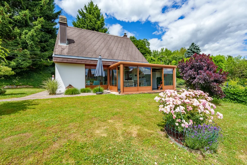 Bellissima villa familiare di 5.5 locali con grande giardino e vista aperta