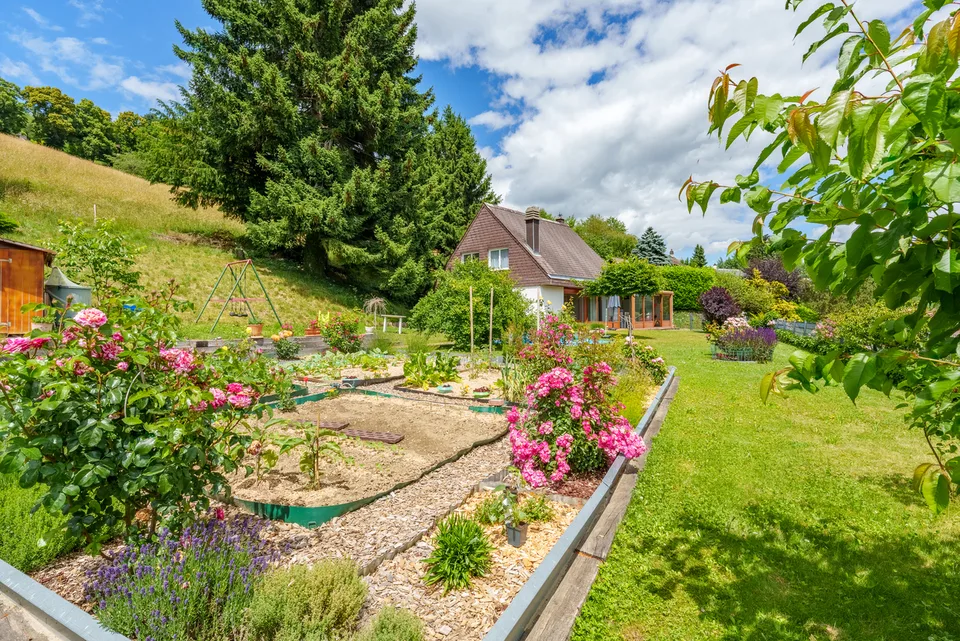 Bellissima villa familiare di 5.5 locali con grande giardino e vista aperta